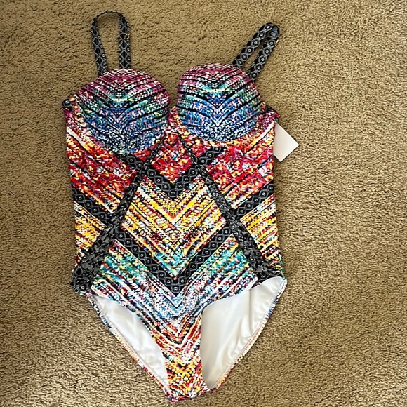 MACRAME UNDERWIRE ONE PIECE SWIMSUIT. Size 16 - Picture 5 of 9